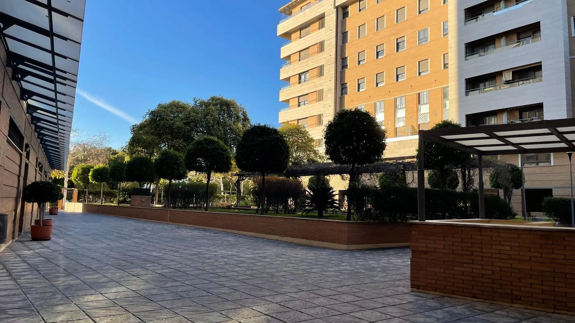 Apartamento Guadalquivir - Parking Privado Opcional Seville Apartment